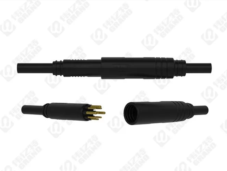 Comparison of Metal Connectors and Plastic Connectors